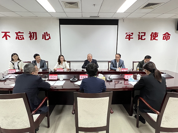 12月7日 嚴(yán)介和理事長(zhǎng)與海南省教育廳黨委書(shū)記、廳長(zhǎng)曹獻(xiàn)坤會(huì)談 (1).jpg
