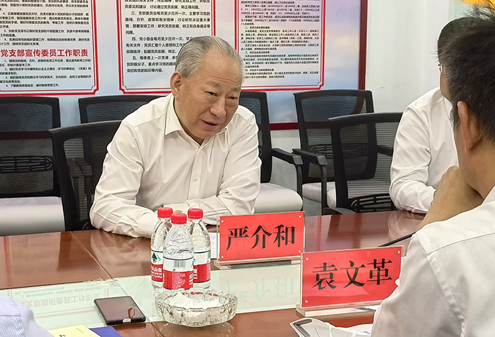 1671009240794084459.jpg 圖-院長同袁文革會談01.jpg