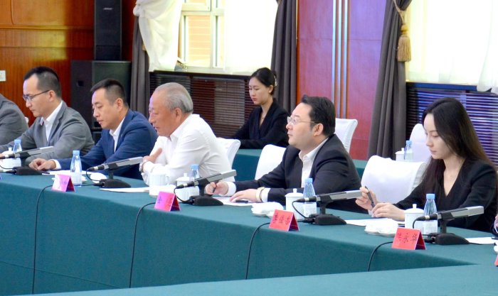 1684128606713062449.png 嚴(yán)介和理事長同新疆阿勒泰地委書記謝少迪會談2.png