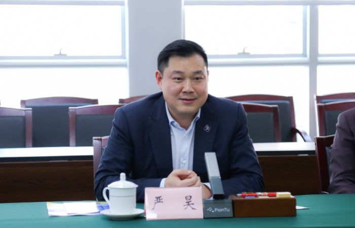20240304嚴(yán)昊主席與廣西產(chǎn)業(yè)園區(qū)改革發(fā)展辦公室黨組書(shū)記、主任鄒展業(yè)會(huì)談2.jpg